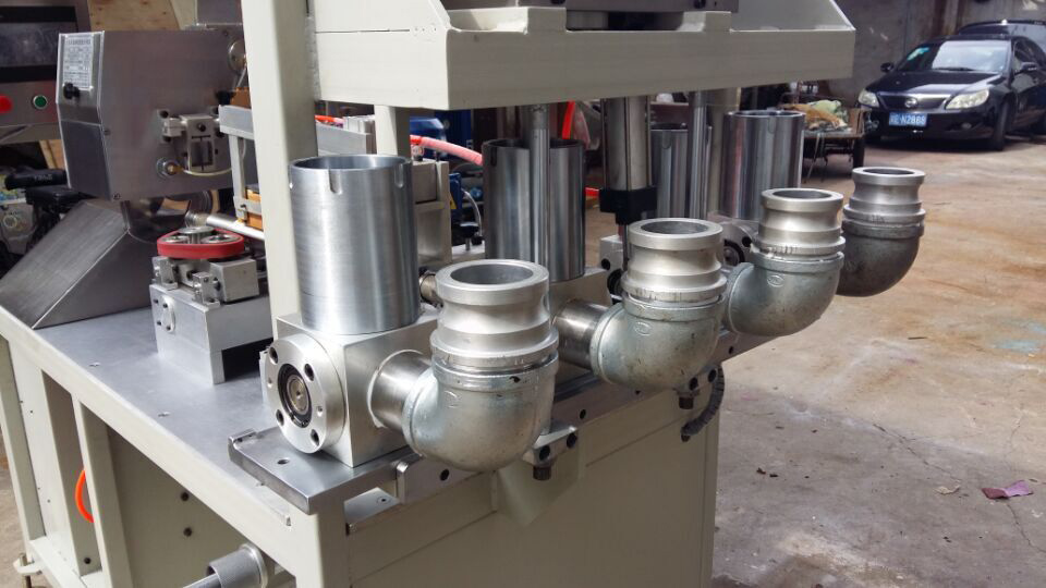 四头膏体黄色蜜桃网址网站细节图